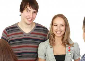 ailesi ile tanışma